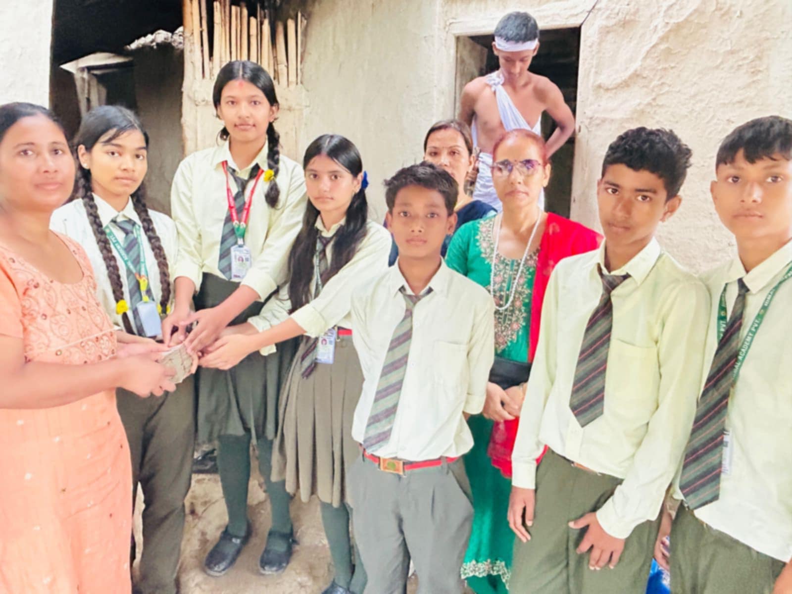 खाजा खर्च कटाएर सहयोग