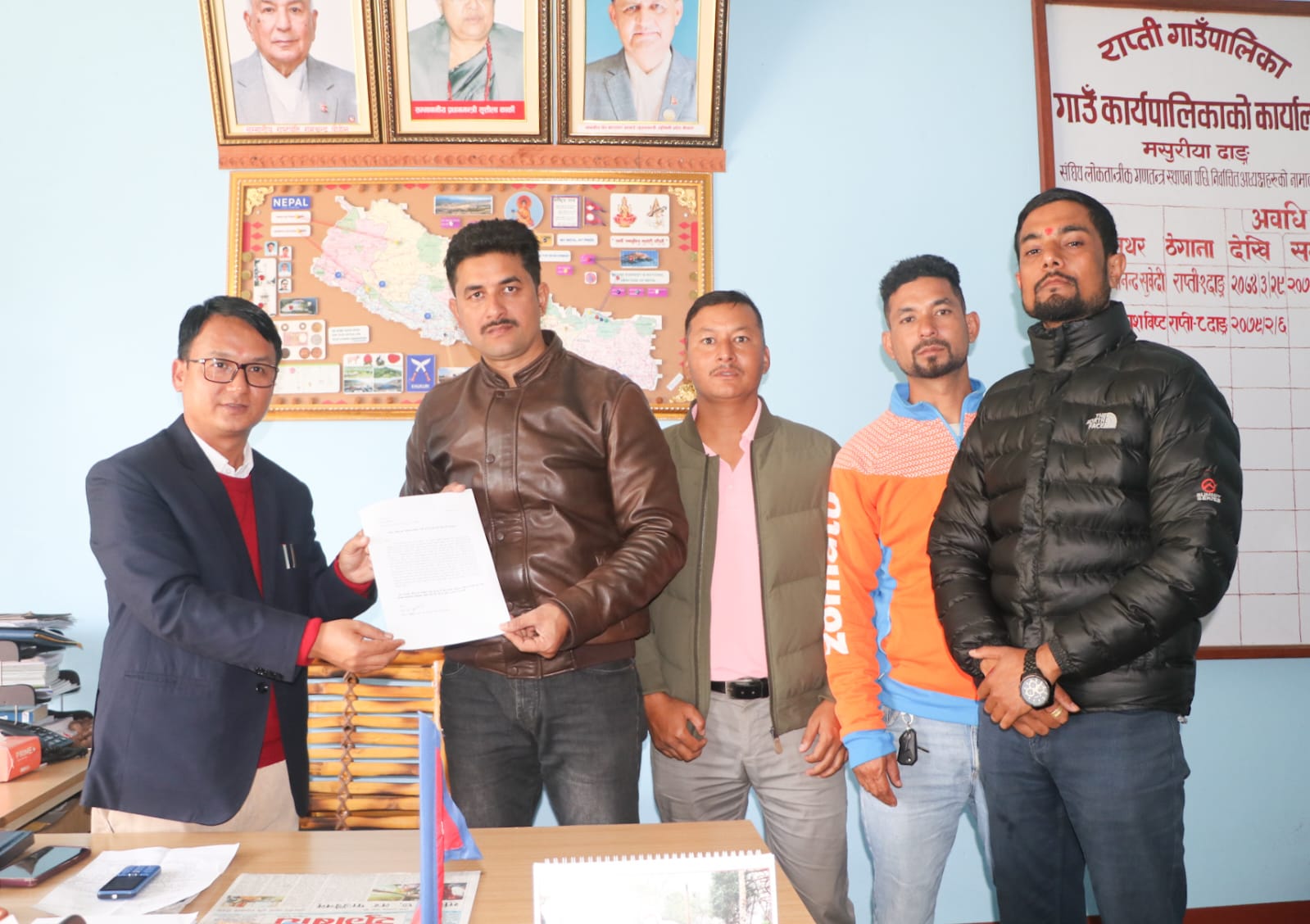 धानखोला–लमही सडक चार लेन विस्तारको मागसहित संघर्ष समितिद्वारा राप्ती गाउँपालिकामा ध्यानाकर्षण पत्र