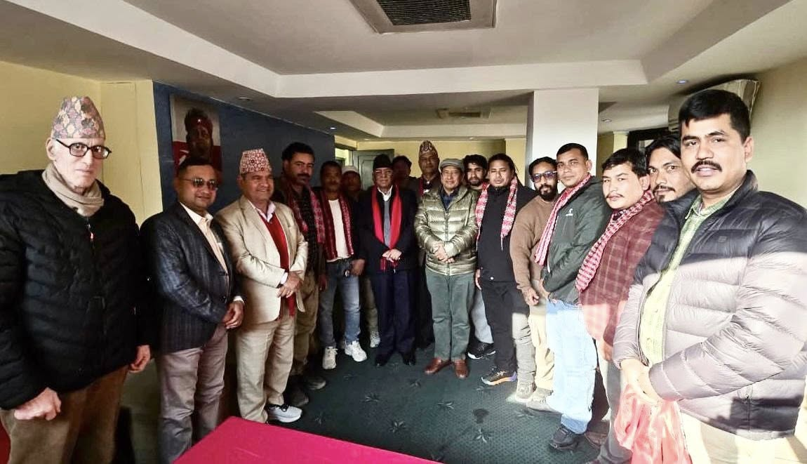 दाङबाट विप्लव छोडेर युवाहरु नेकपामा प्रवेश