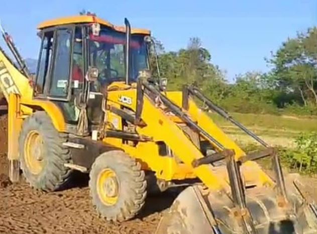 अवैधरुपमा नदिजन्य पदार्थ उत्खनन गर्ने जेसिवि र टिप्पर नियन्त्रणमा