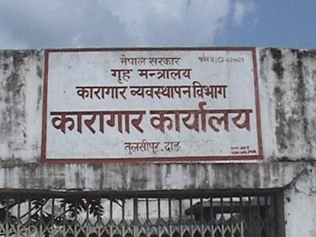 दाङका अस्थायी मतदान केन्द्रमा पनि मतदान जारी, दुई सय बढीले गरे मतदान